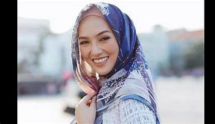 Jilbab Rambut Panjang